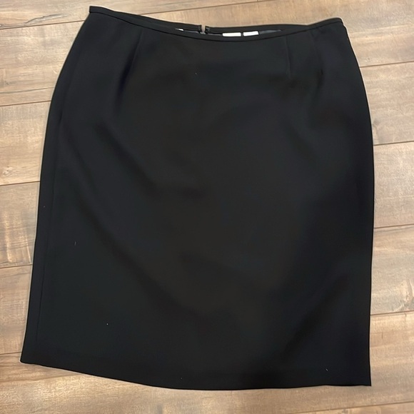 Jones Studio black size 16P  pencil skirt with back zipper - Picture 1 of 8